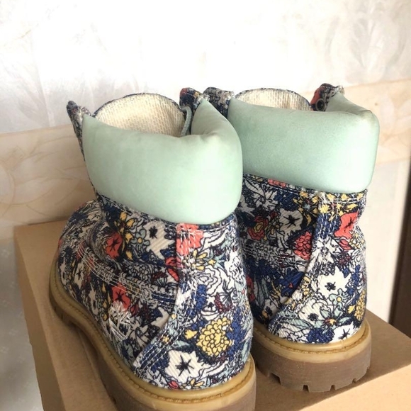 Timberland Women's Boots with Floral Print - Picture 2 of 7